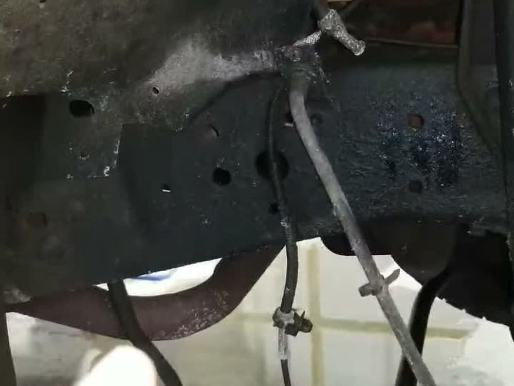 Control arm and suspension, wet with film